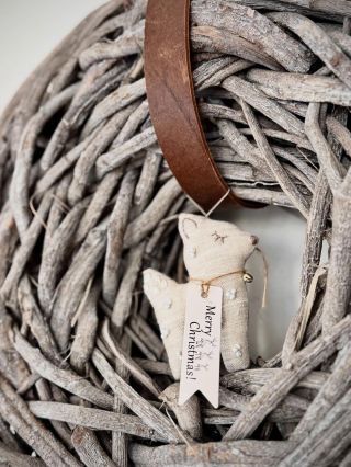 Věnec, malá lněná ozdoba a je hotovo. Kdyby šly takhle rychle i vánoční přípravy… 😅🎄